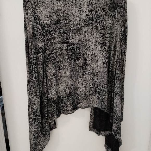 Cartise cardigan size:Small - Picture 3 of 3